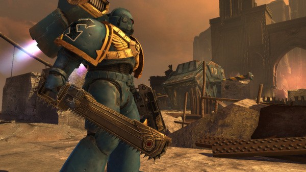 Warhammer 40,000: Space Marine - Golden Relic Chainsword Screenshot #1